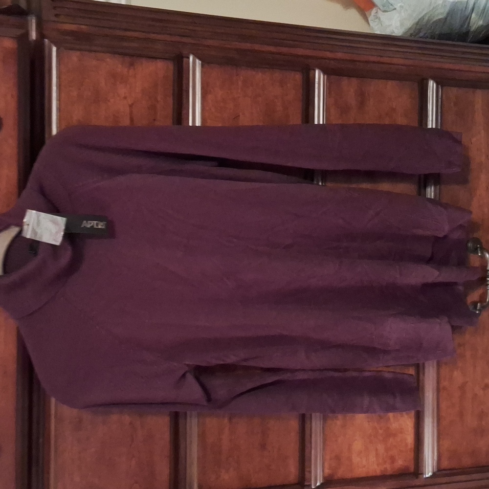 Apt 9 brand new sweater